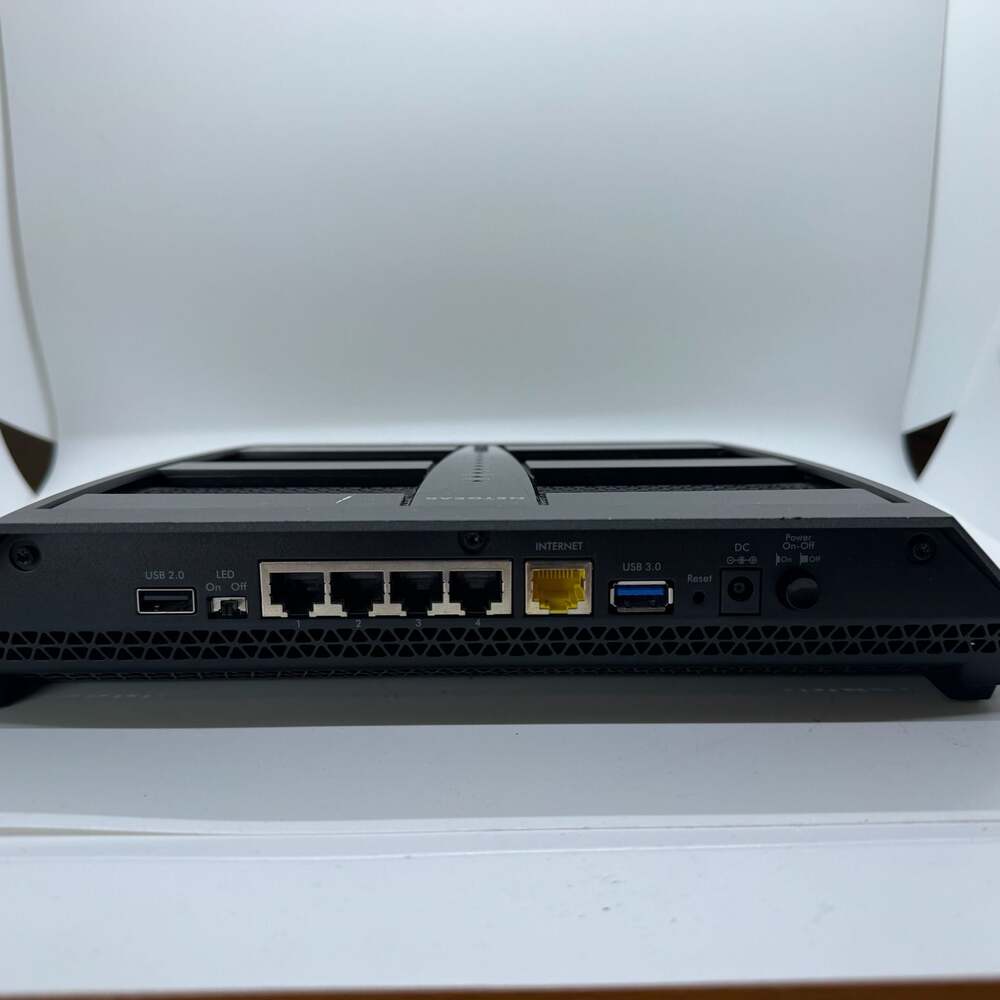 NETGEAR Nighthawk X6 AC3200 Tri-Band WiFi Router R8000 - Picture 3 of 5